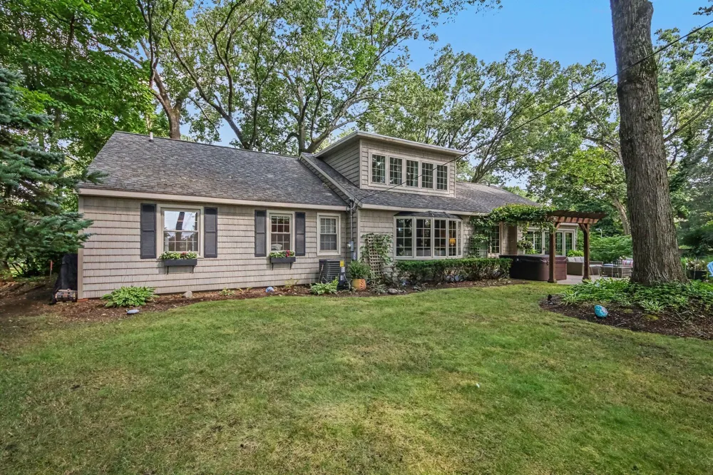 17887 Fruitport Road Spring Lake, MI 49456