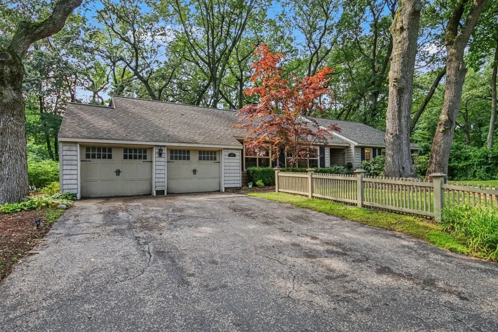 17887 Fruitport Road Spring Lake, MI 49456