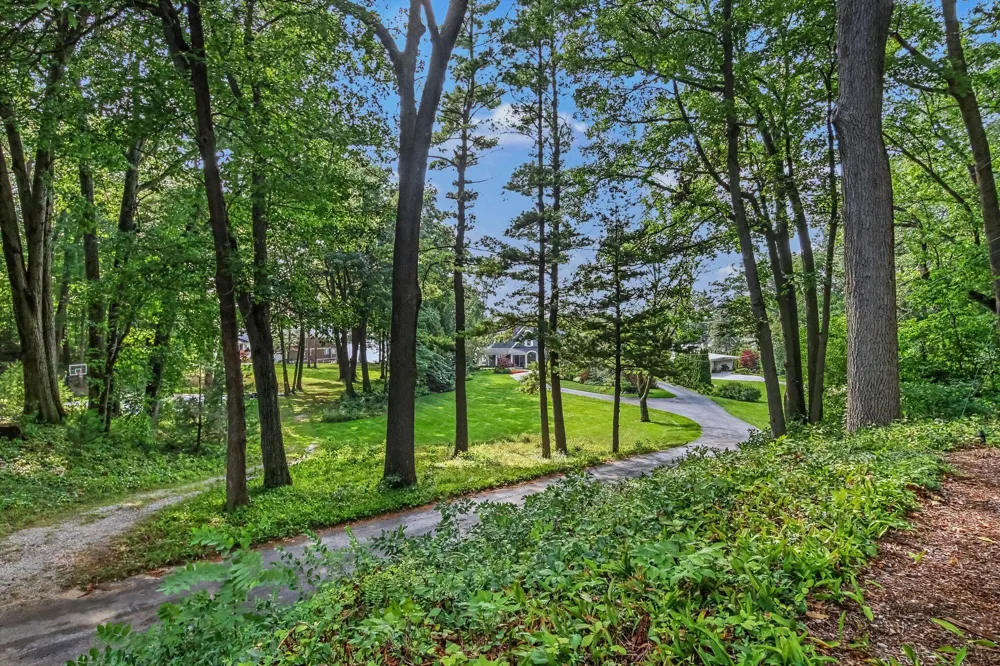 17887 Fruitport Road Spring Lake, MI 49456