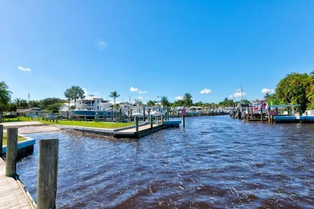 5125 SE Matousek Street Stuart, FL 34997