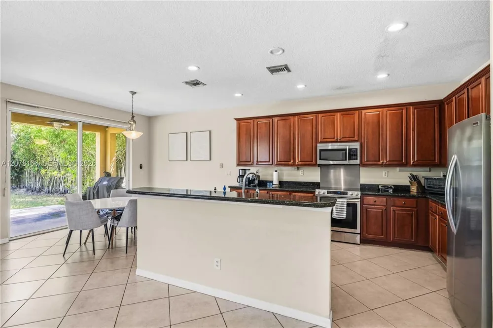 19143 Crystal St #19143 Weston, FL 33332