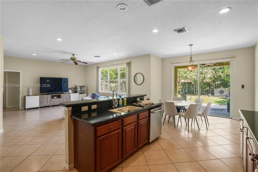 19143 Crystal St #19143 Weston, FL 33332