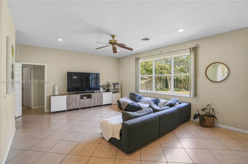 19143 Crystal St #19143 Weston, FL 33332