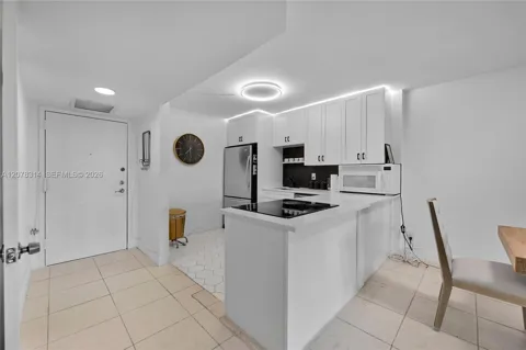 400 Leslie Dr #605
