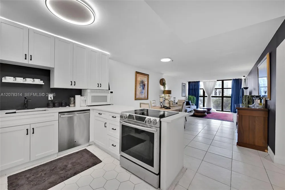 400 Leslie Dr #605 Hallandale Beach, FL 33009