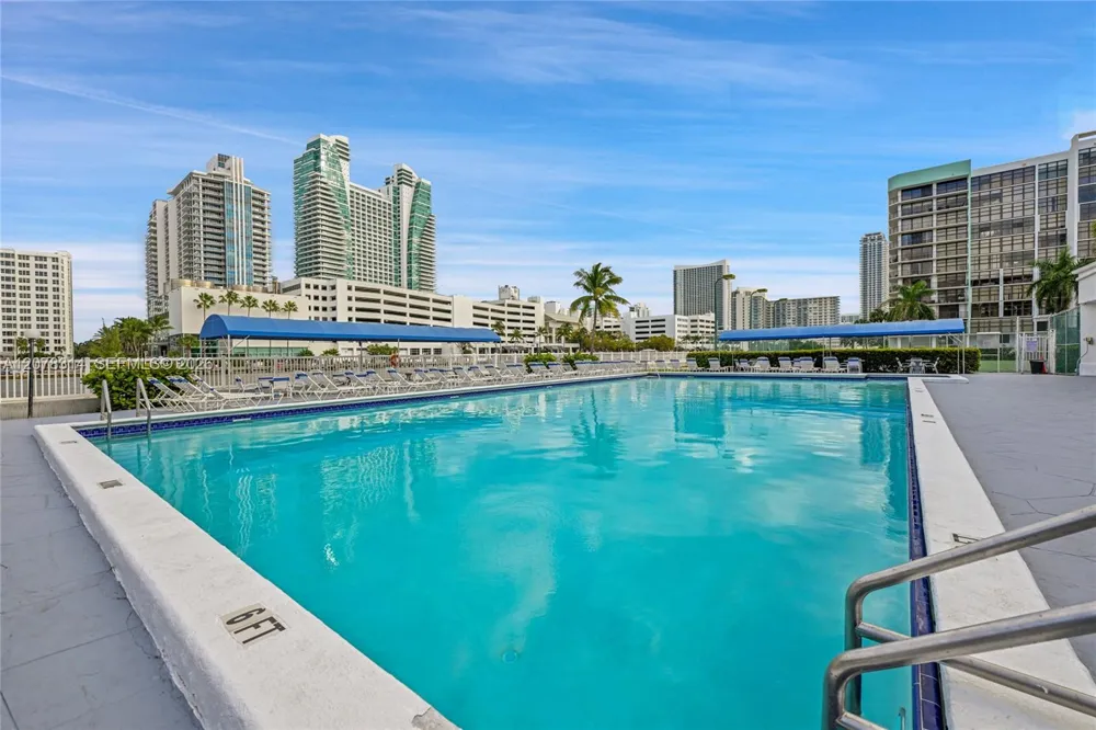 400 Leslie Dr #605 Hallandale Beach, FL 33009