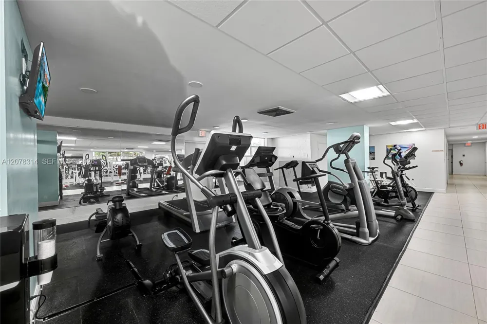 400 Leslie Dr #605 Hallandale Beach, FL 33009