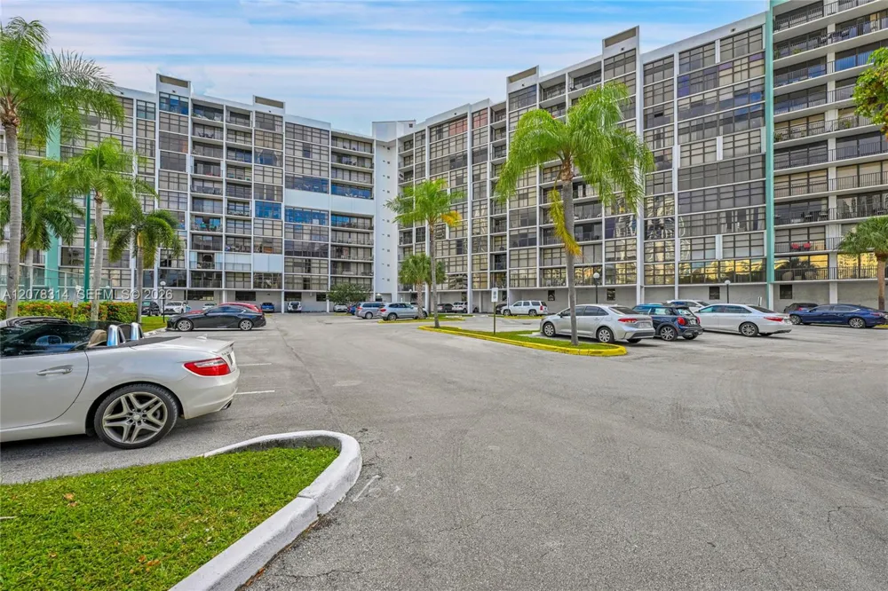 400 Leslie Dr #605 Hallandale Beach, FL 33009