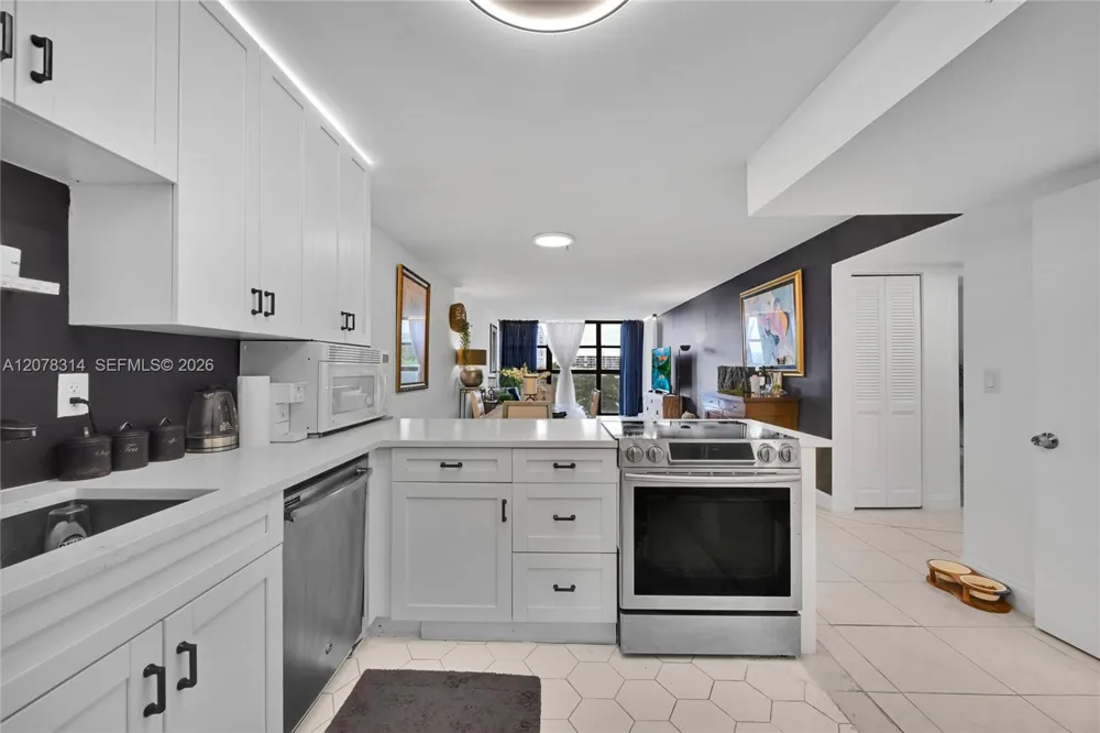 400 Leslie Dr #605 Hallandale Beach, FL 33009