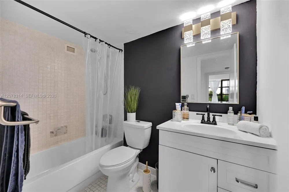 400 Leslie Dr #605 Hallandale Beach, FL 33009