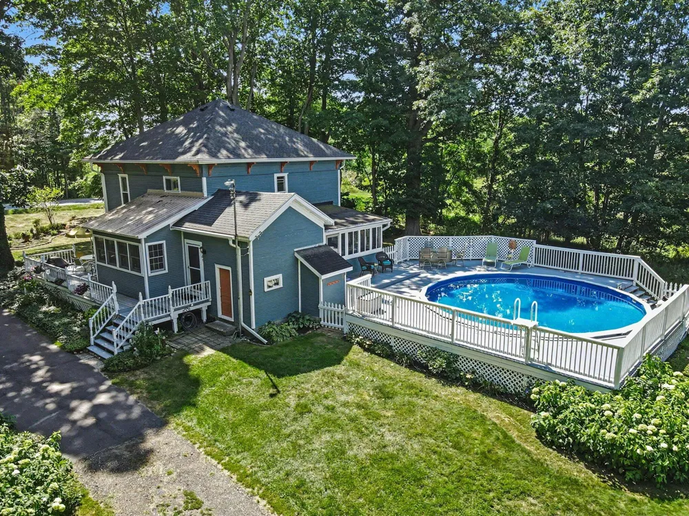 8967 18 Mile Road NE Cedar Springs, MI 49319