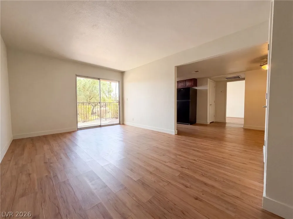 5098 River Glen Drive #215 Las Vegas, NV 89103