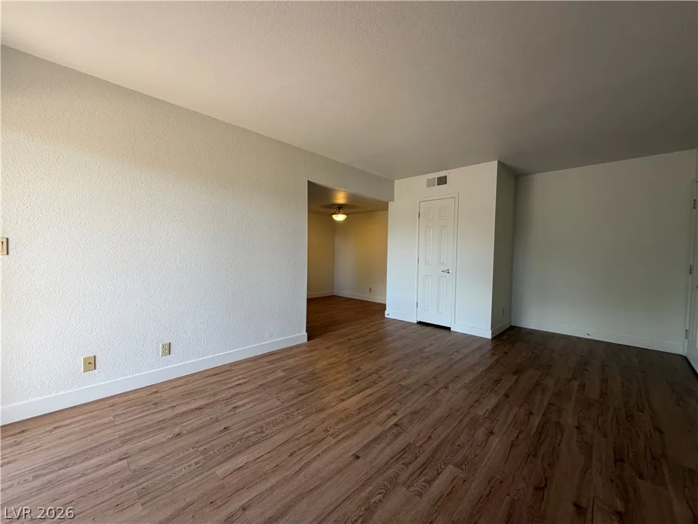 5098 River Glen Drive #215 Las Vegas, NV 89103