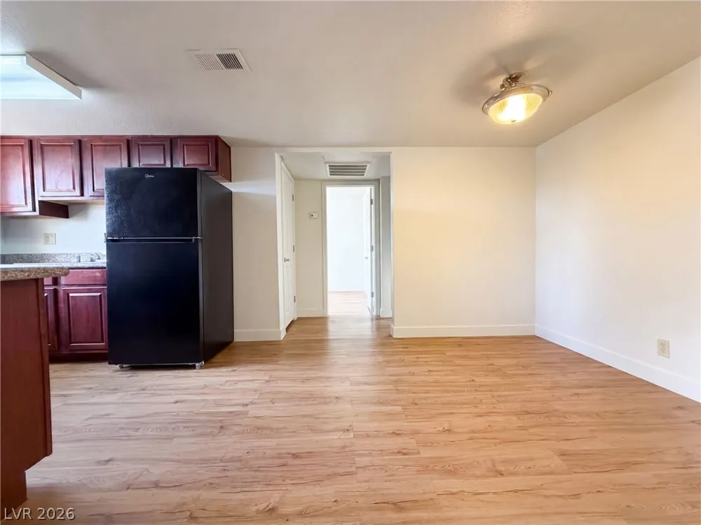 5098 River Glen Drive #215 Las Vegas, NV 89103