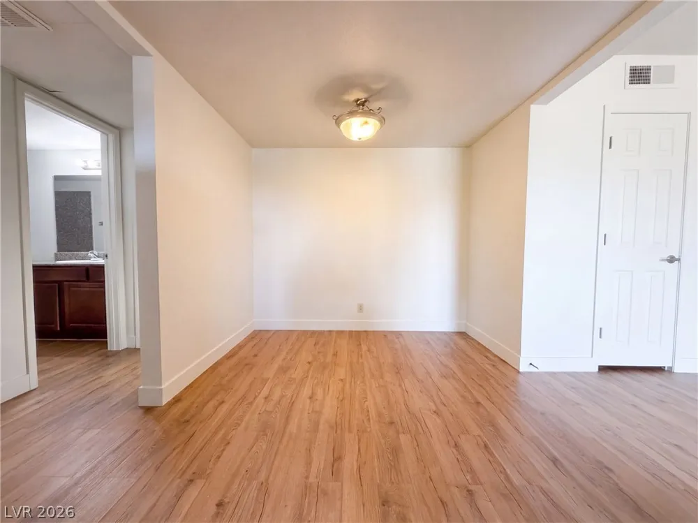 5098 River Glen Drive #215 Las Vegas, NV 89103