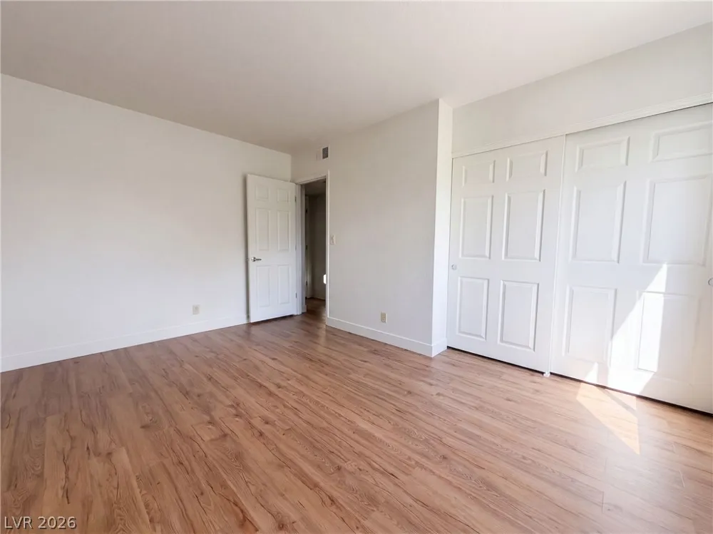 5098 River Glen Drive #215 Las Vegas, NV 89103