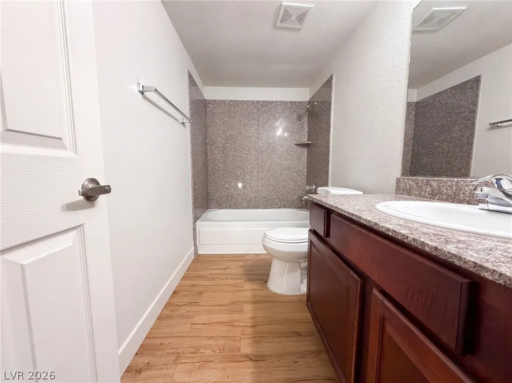 5098 River Glen Drive #215 Las Vegas, NV 89103
