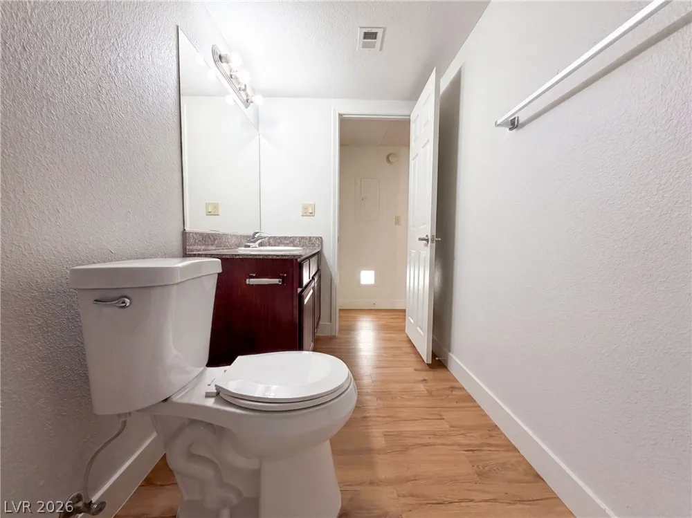 5098 River Glen Drive #215 Las Vegas, NV 89103