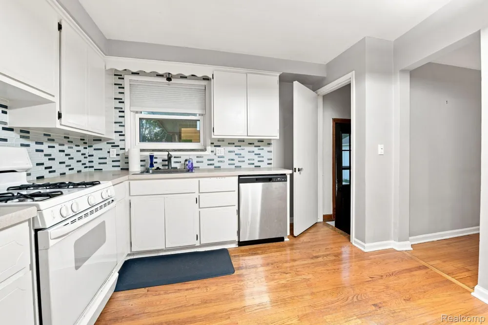 1790 Pinetree Drive Trenton City, MI 48183