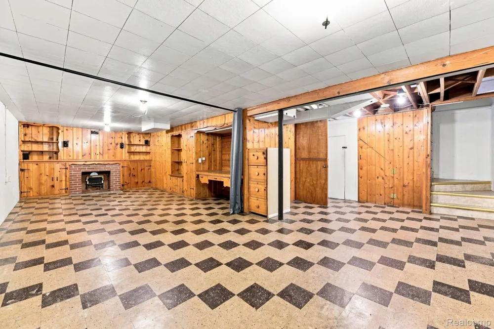 1790 Pinetree Drive Trenton City, MI 48183