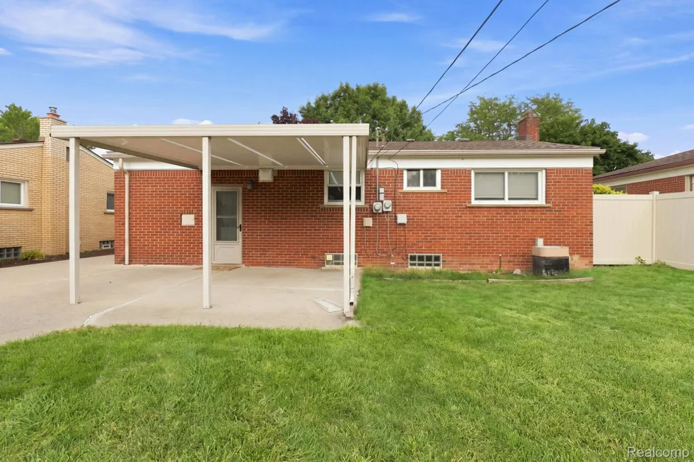 1790 Pinetree Drive Trenton City, MI 48183