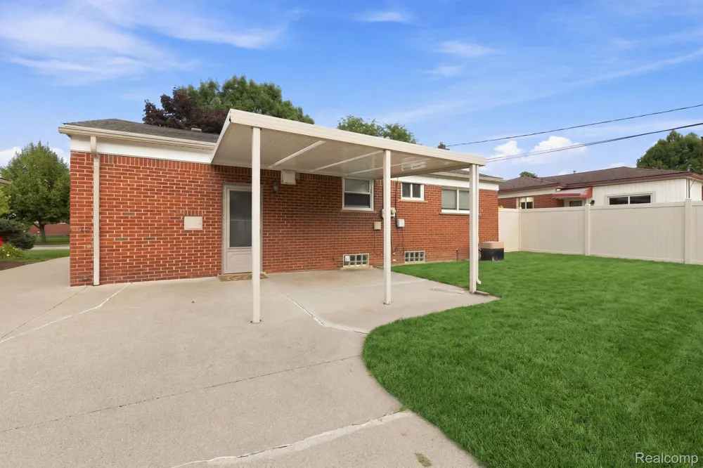 1790 Pinetree Drive Trenton City, MI 48183