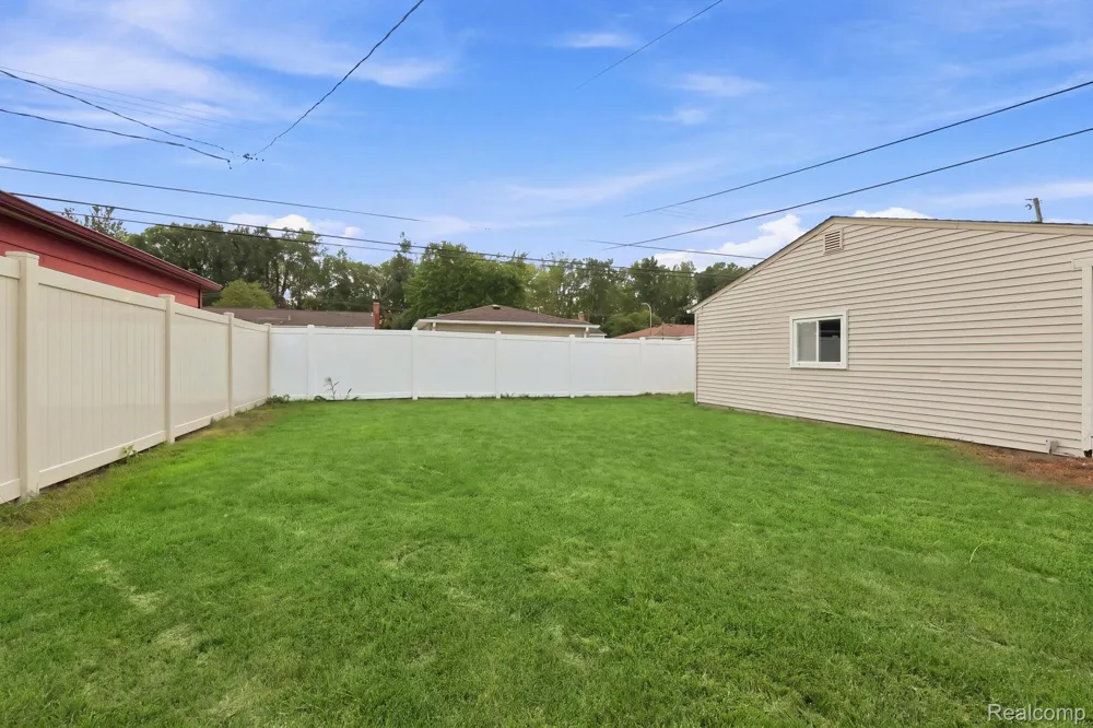 1790 Pinetree Drive Trenton City, MI 48183