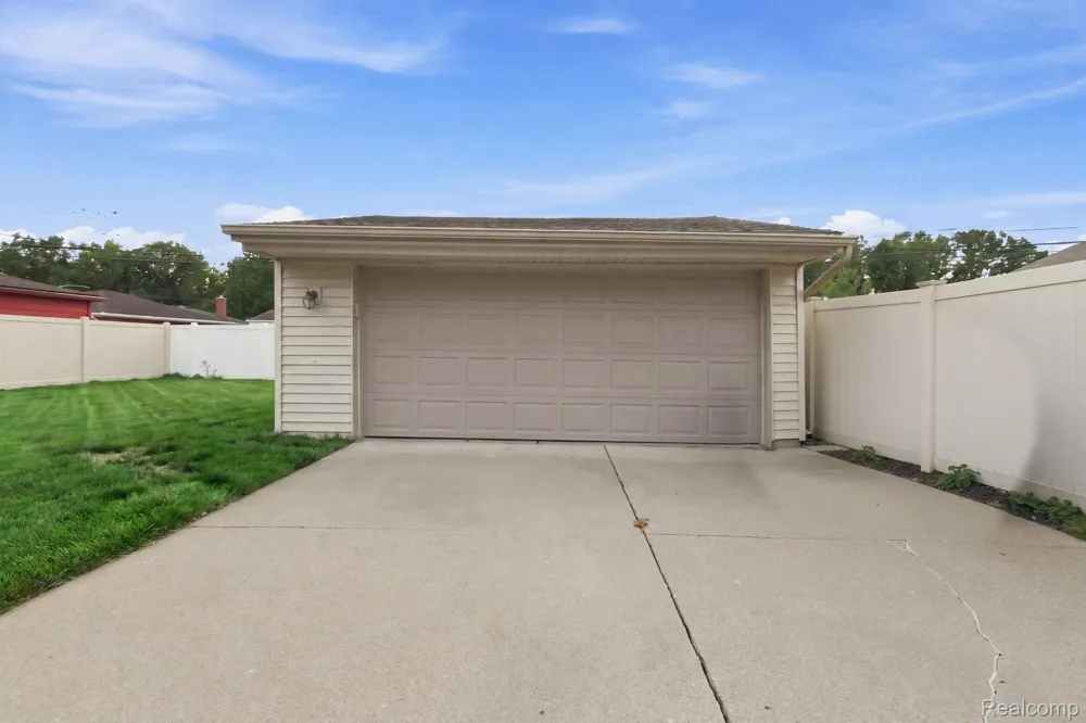 1790 Pinetree Drive Trenton City, MI 48183