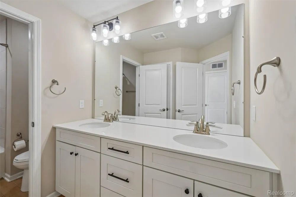 20942 Torbay Drive Lyon Charter Township, MI 48167