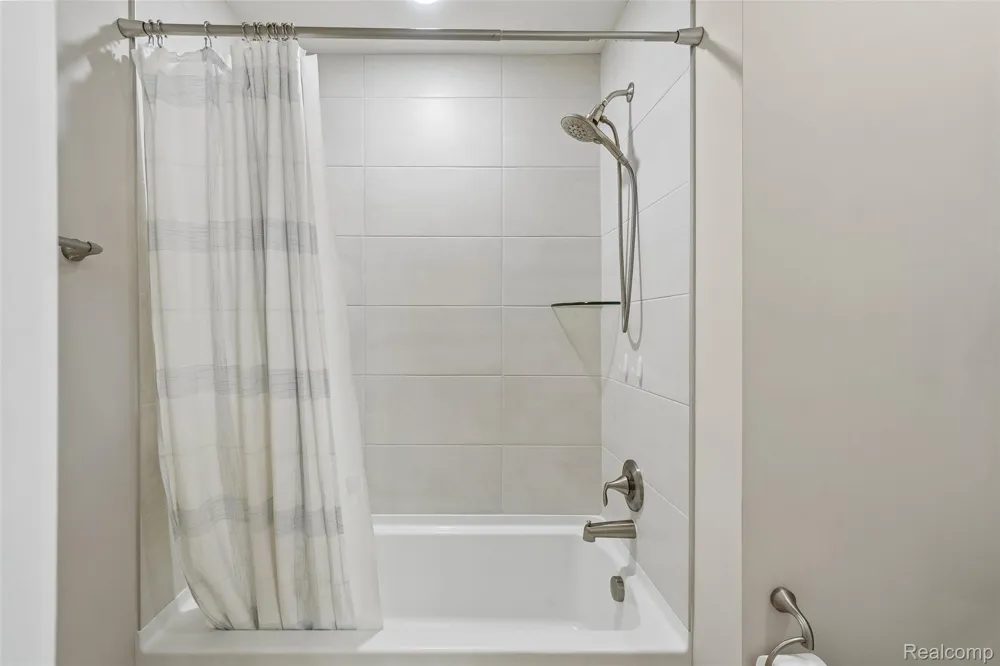 20942 Torbay Drive Lyon Charter Township, MI 48167