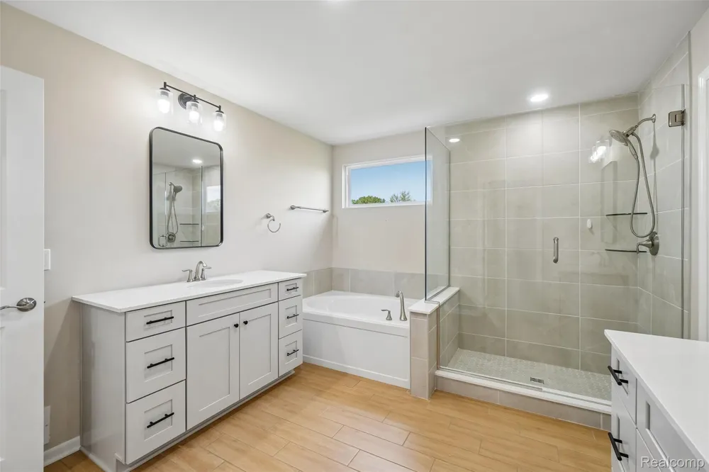 20942 Torbay Drive Lyon Charter Township, MI 48167