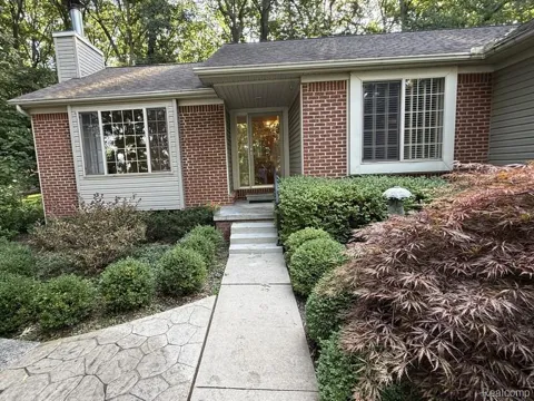 3654 Dorothy Lane