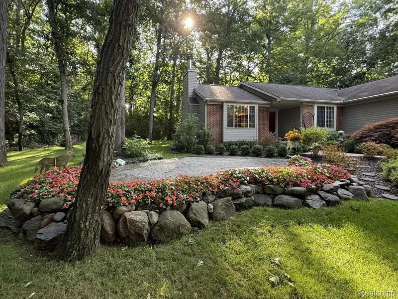 3654 Dorothy Lane Waterford Charter Township, MI 48329