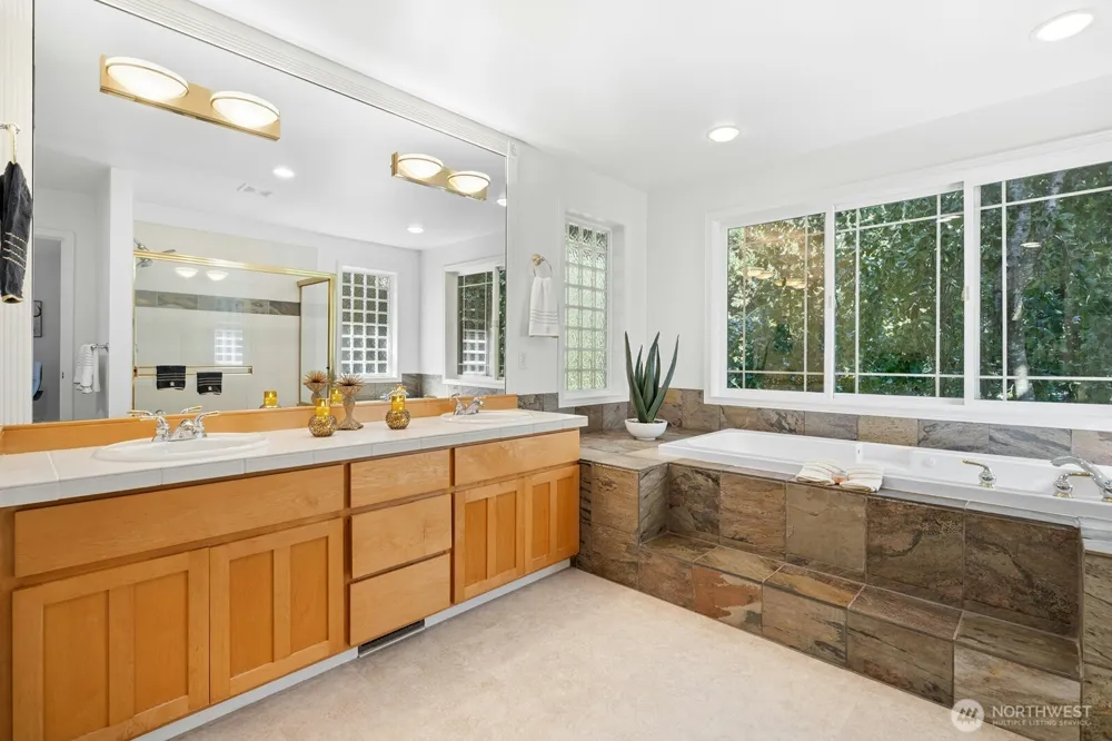 11612 NE 107th Lane Kirkland, WA 98033