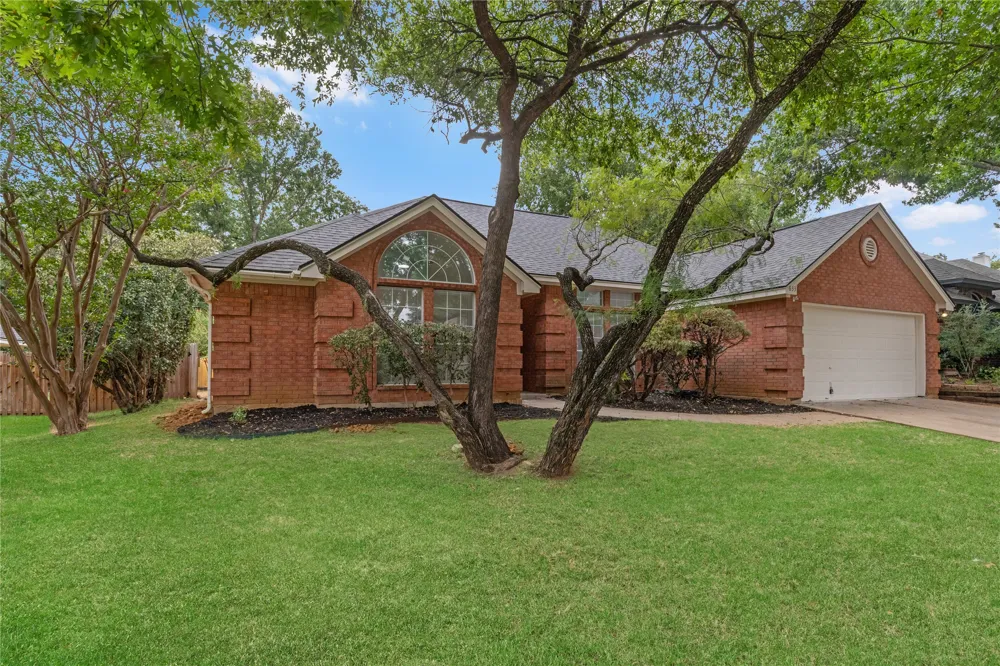 633 Cardinal Ridge Road Burleson, TX 76028