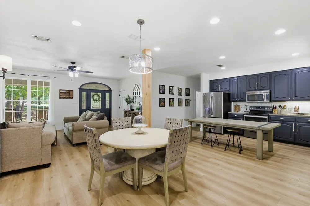 2055 County Road 1370 Alvord, TX 76225