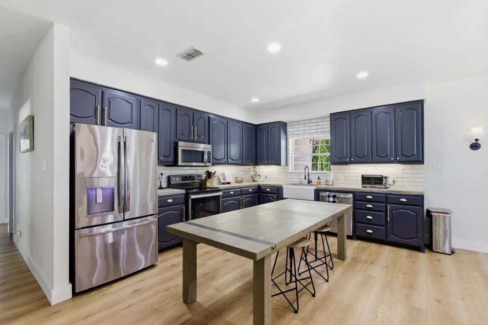 2055 County Road 1370 Alvord, TX 76225