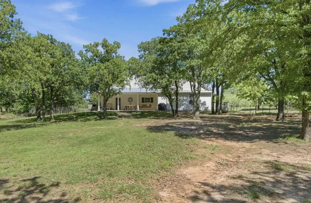 2055 County Road 1370 Alvord, TX 76225