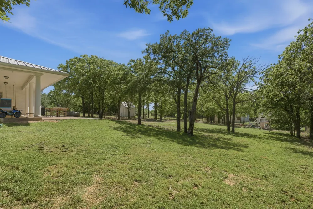 2055 County Road 1370 Alvord, TX 76225