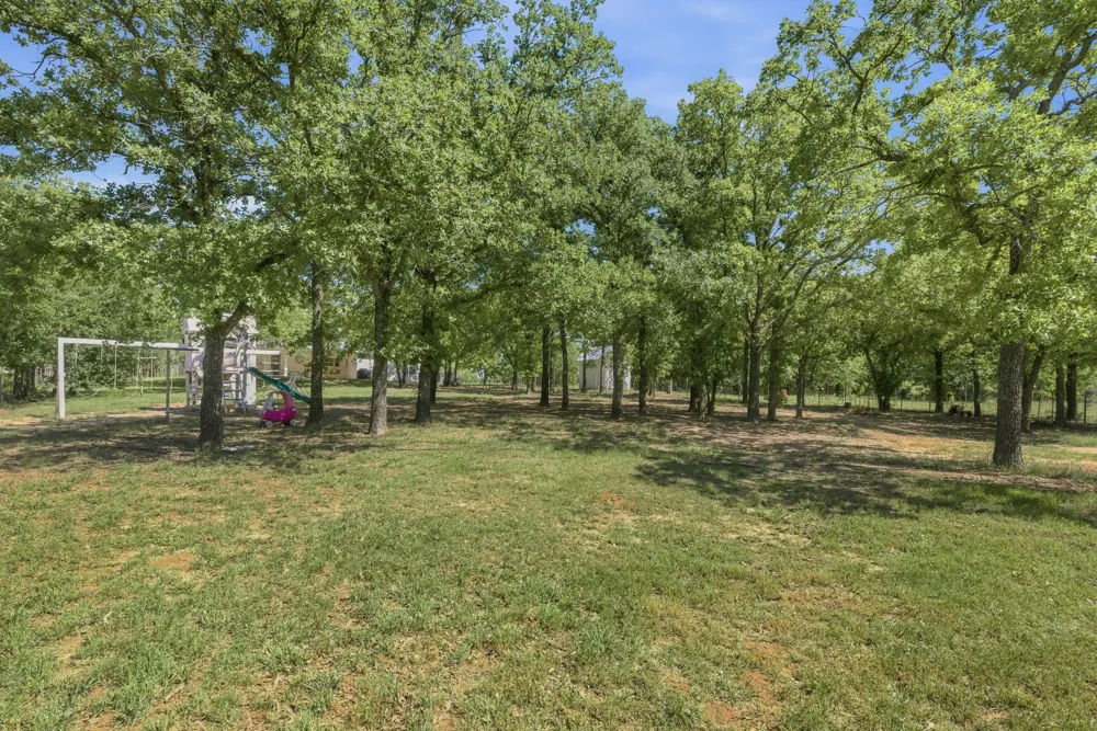 2055 County Road 1370 Alvord, TX 76225