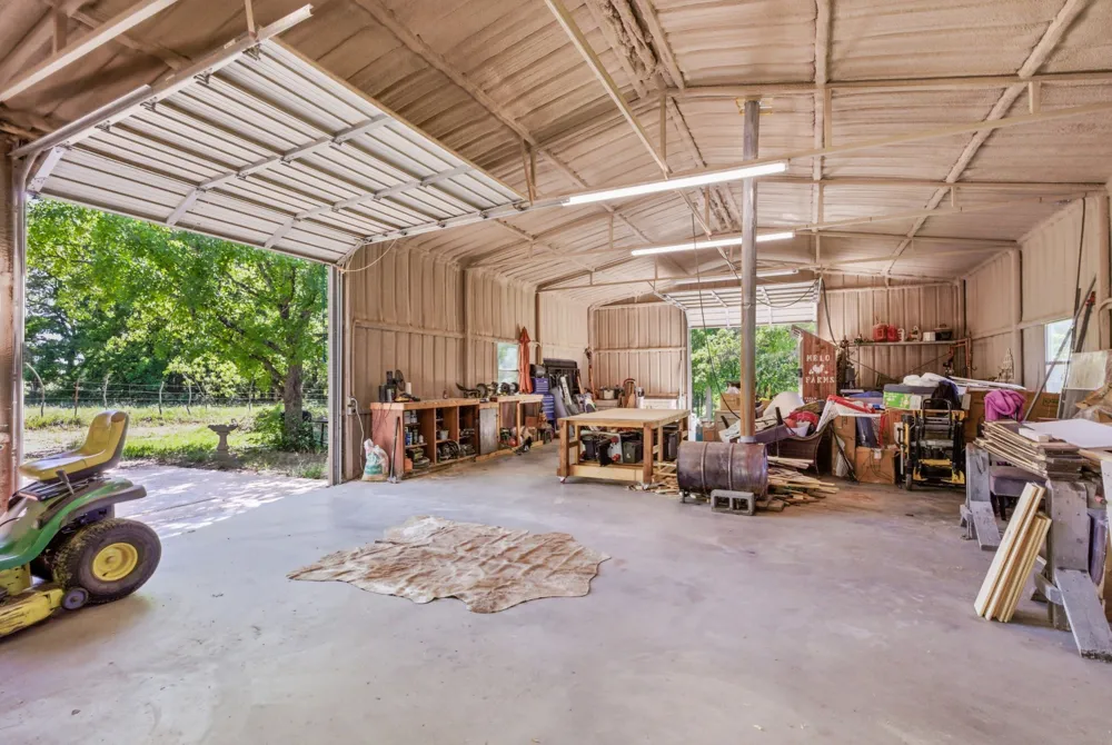 2055 County Road 1370 Alvord, TX 76225