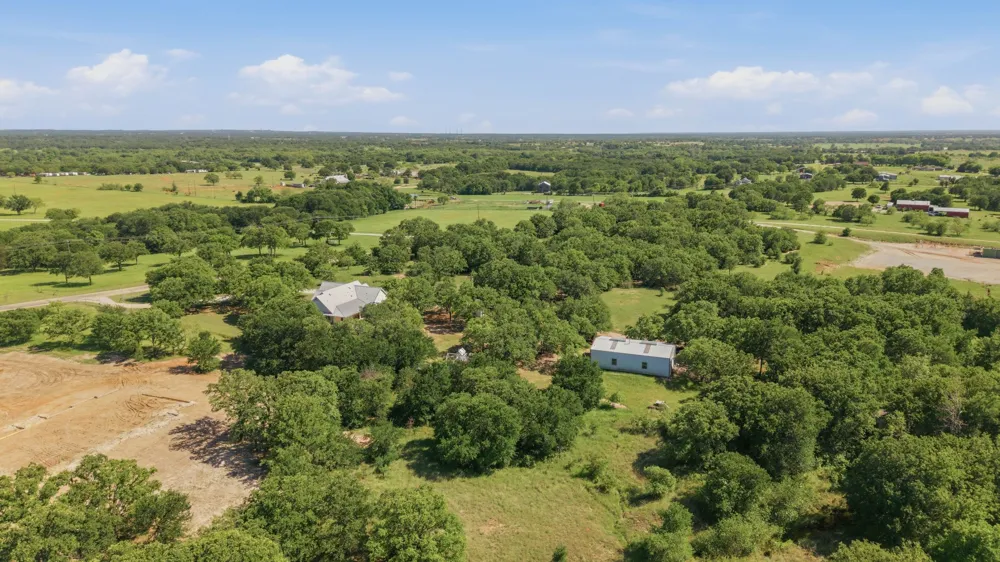 2055 County Road 1370 Alvord, TX 76225
