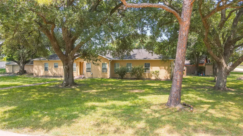 321 Circle Drive Wharton, TX 77488