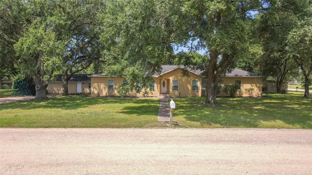321 Circle Drive Wharton, TX 77488