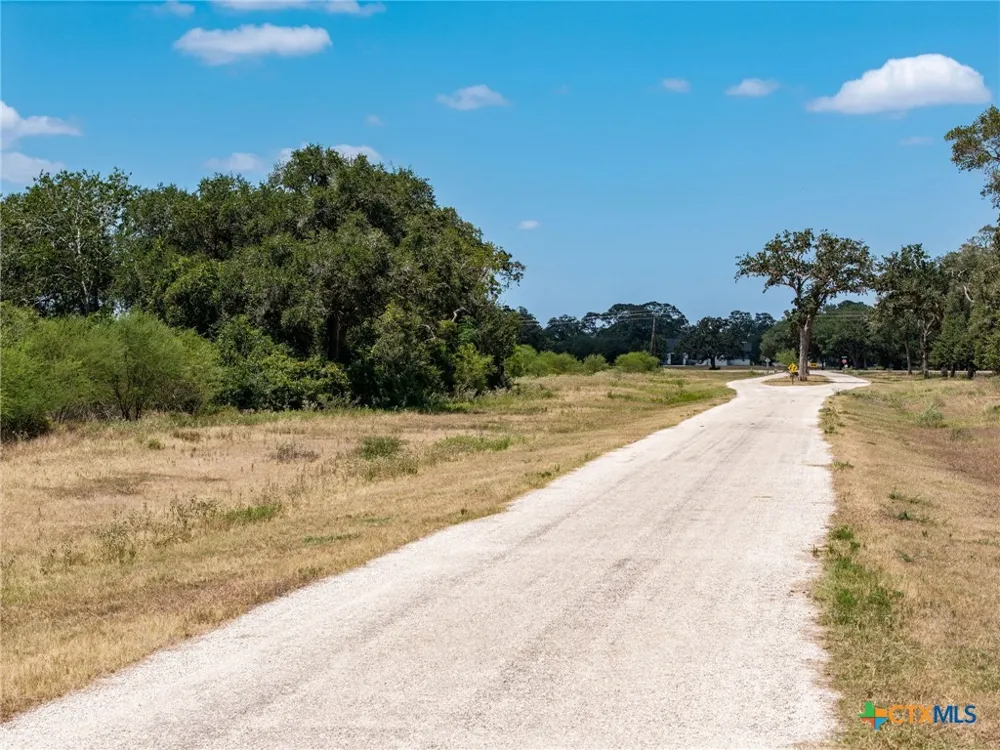10 Sydnie Ranch Road Inez, TX 77968