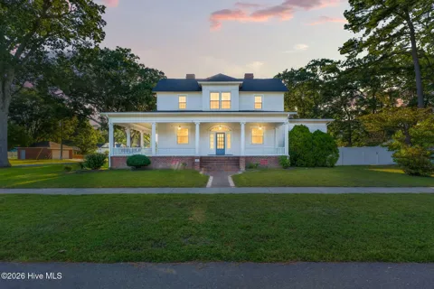 301 NW Railroad Street