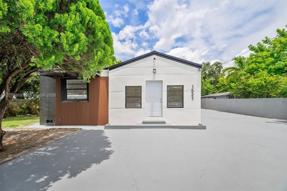 1521 NW 33rd St Miami, FL 33142