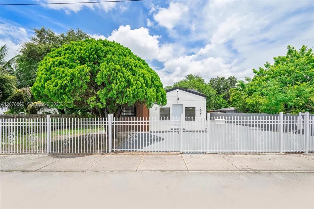 1521 NW 33rd St Miami, FL 33142