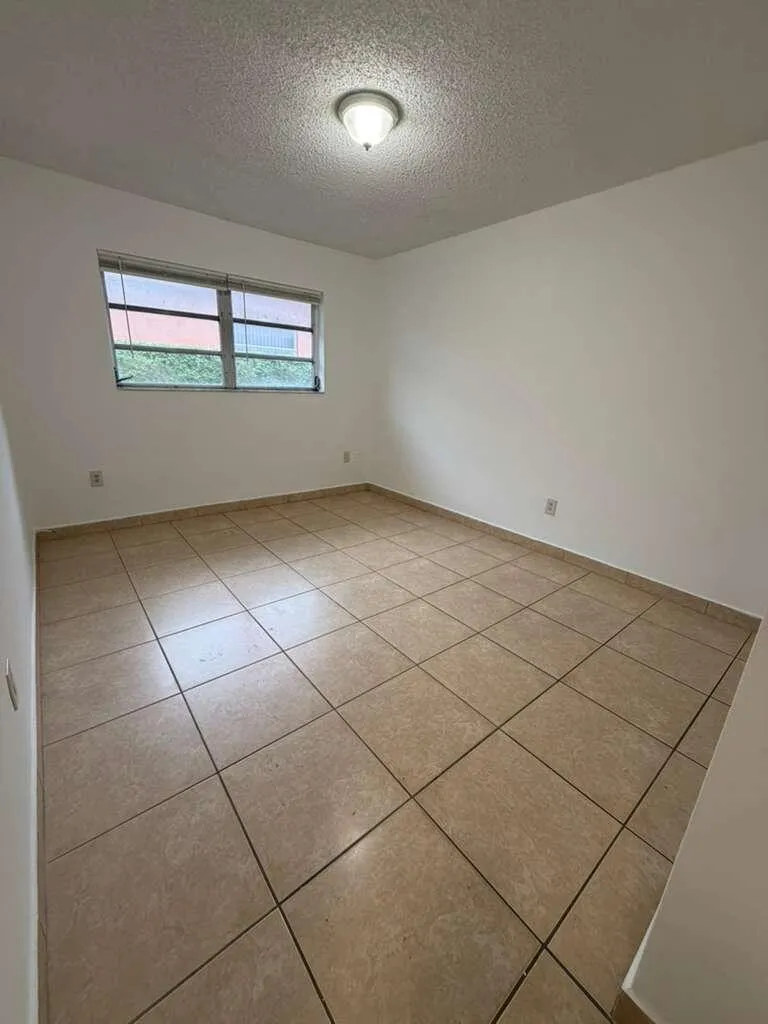 4796 E 10th Avenue Hialeah, FL 33013