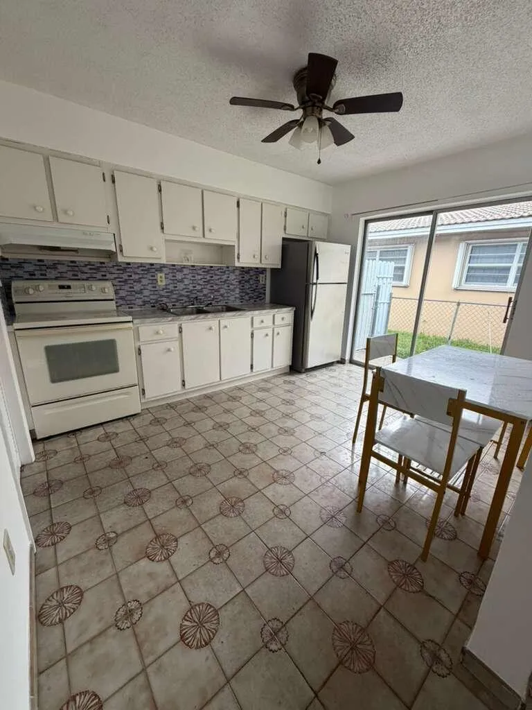 4796 E 10th Avenue Hialeah, FL 33013